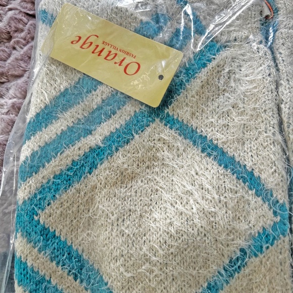 CARDIGAN, EYELASH FABRIC, TEAL & CREAM, SIZE PLUS, MADE IN CANADA!, HOOD, - Picture 2 of 3